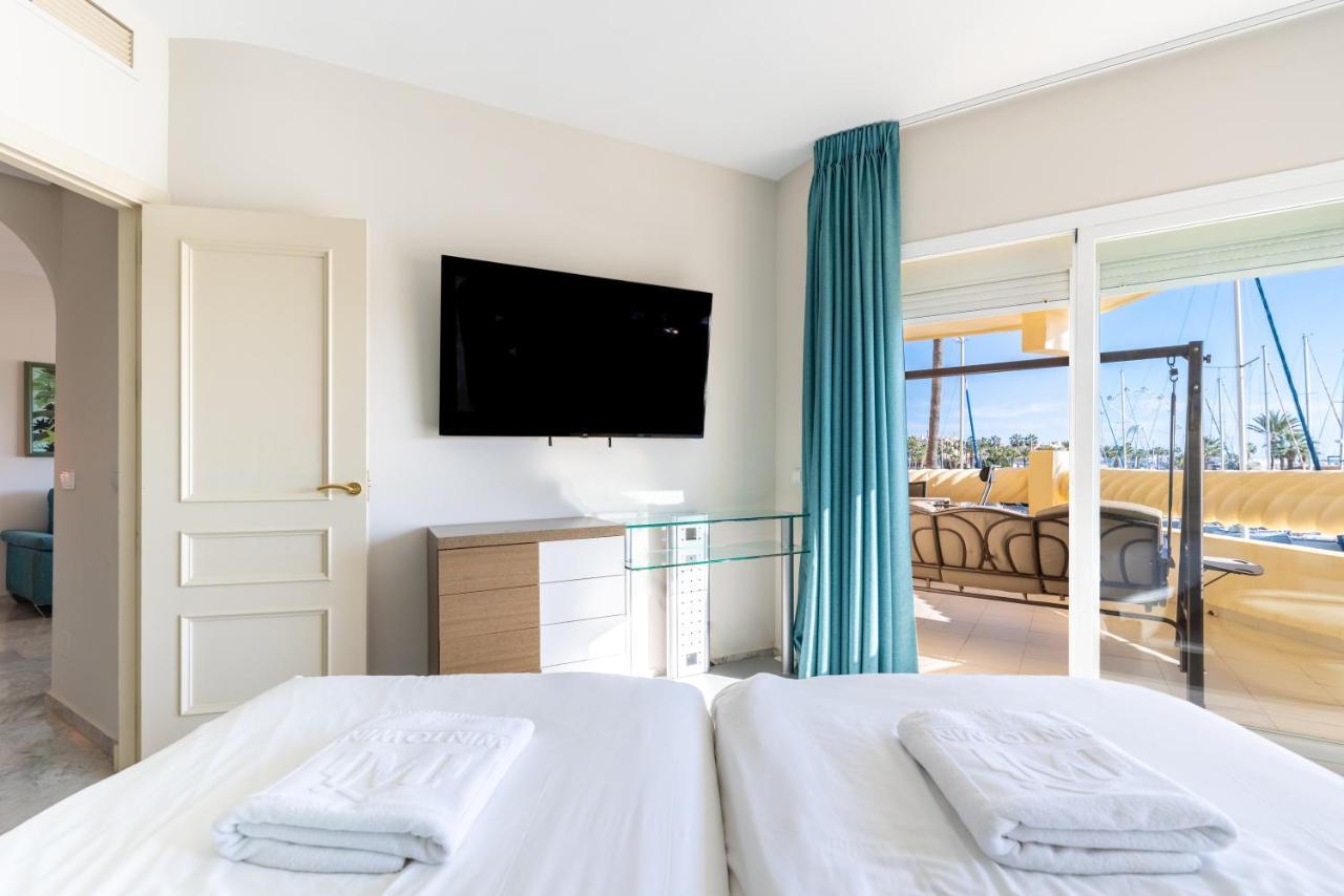 Wintowinrentals Luxury And Sea View Inside Puerto Marina Benalmádena Kültér fotó